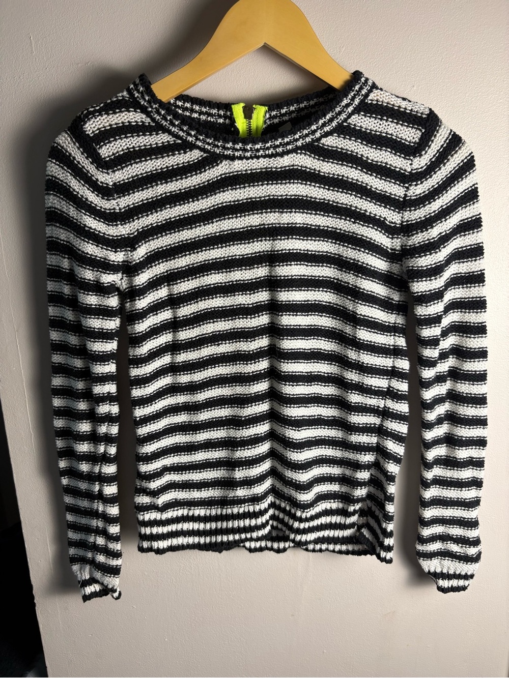 Aeropostale Y2K Black & White Knit Striped Crewneck with Neon Zipper Small